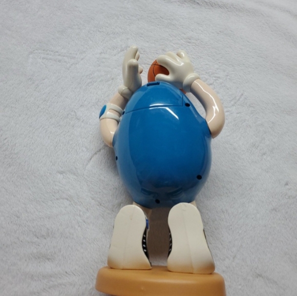 M&M candy dispenser - Picture 2 of 4